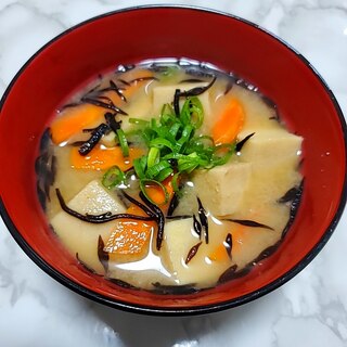 高野豆腐と芽ひじきの味噌汁